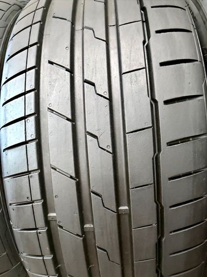ยางถอดป้ายแดงขอบ 18” ยี่ห้อ HANKOOK รุ่น VENTUS S1EVO3 RUN FLAT ขนาด 225-45R18 ปี 25 ตุ่มหน้ายางยังอยู่ครบ รูปที่ 8