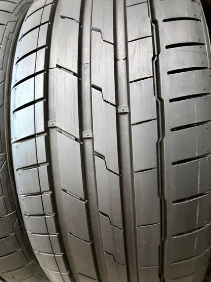 ยางถอดป้ายแดงขอบ 18” ยี่ห้อ HANKOOK รุ่น VENTUS S1EVO3 RUN FLAT ขนาด 225-45R18 ปี 25 ตุ่มหน้ายางยังอยู่ครบ รูปที่ 6