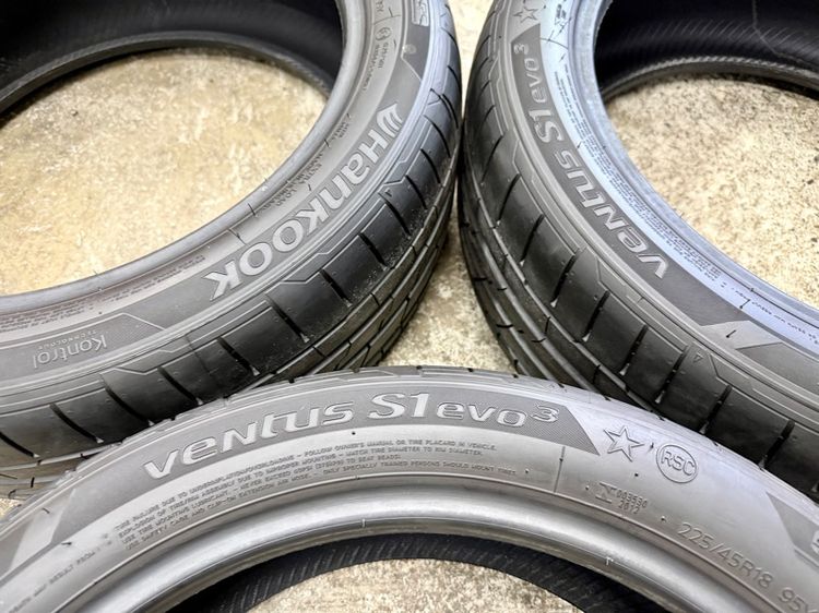ยางถอดป้ายแดงขอบ 18” ยี่ห้อ HANKOOK รุ่น VENTUS S1EVO3 RUN FLAT ขนาด 225-45R18 ปี 25 ตุ่มหน้ายางยังอยู่ครบ รูปที่ 2