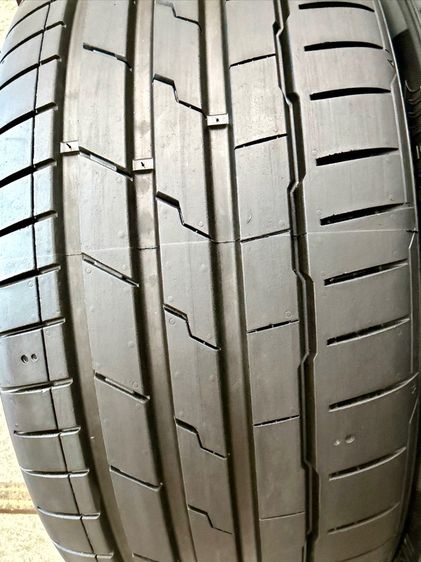 ยางถอดป้ายแดงขอบ 18” ยี่ห้อ HANKOOK รุ่น VENTUS S1EVO3 RUN FLAT ขนาด 225-45R18 ปี 25 ตุ่มหน้ายางยังอยู่ครบ รูปที่ 9