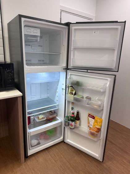 Electrolux Refrigerator ETM3100L-B – Good condition รูปที่ 2