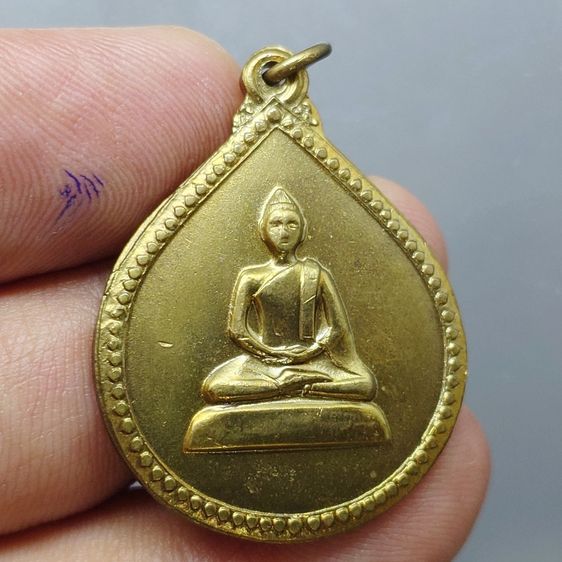 เหรียญสังวาลย์ สมเด็จย่า 6 รอบ (หลวงปู่แหวน หลวงปู่โต๊ะ ร่วมปลุกเสก) เนื้อทองฝาบาตร พ.ศ.2515 หายาก รูปที่ 3
