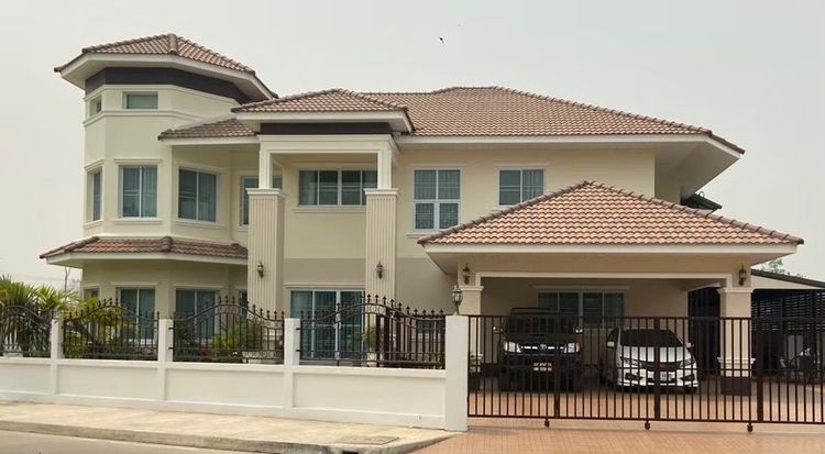 มีบางส่วน ขายบ้านหลังใหญ่ หลังแรก ทำเลหน้าสุด เข้า-ออกสะดวก เป็นส่วนตัว หน้าบ้านไม่ตรงกับใครศิวาลัย4 สันกำแพง