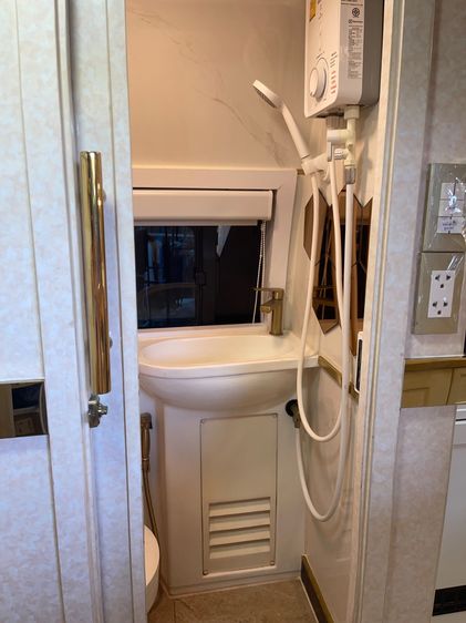 Toyota Commuter 2019 3.0 Van ดีเซล ไม่ติดแก๊ส เกียร์อัตโนมัติ บรอนซ์เงิน รูปที่ 4