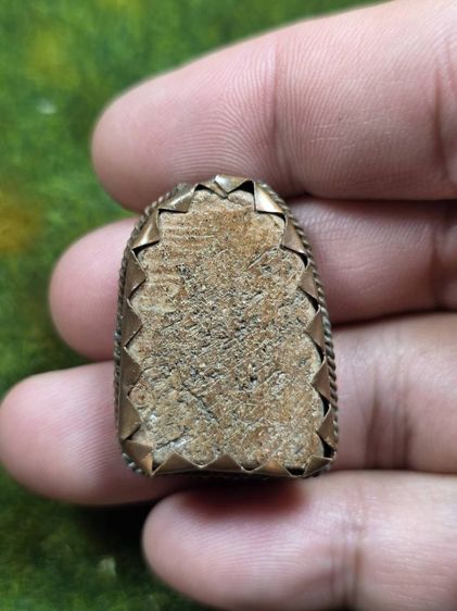 พระซุ้มกอเก่าเลี่ยมจับขอบโบราณ รูปที่ 2