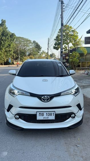 รถ Toyota C-HR 1.8 Mid สี ขาว