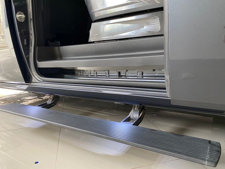 Hyundai Staria 2023 PREMIUM 2.2 Van ดีเซล ไม่ติดแก๊ส เกียร์อัตโนมัติ เทา รูปที่ 4