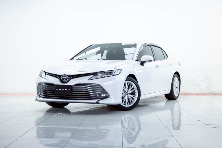 รถ Toyota Camry 2.5 G สี ขาว