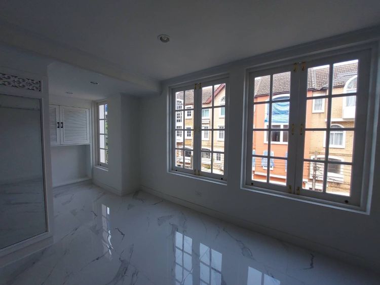 For Rent Newly Renovated Luxury Home in Yenakart Heart of Sathorn  รูปที่ 2