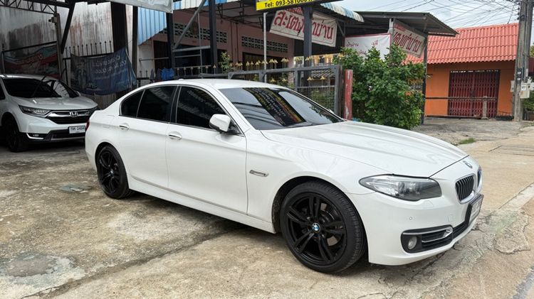 รถ BMW Series 5 520i สี ขาว