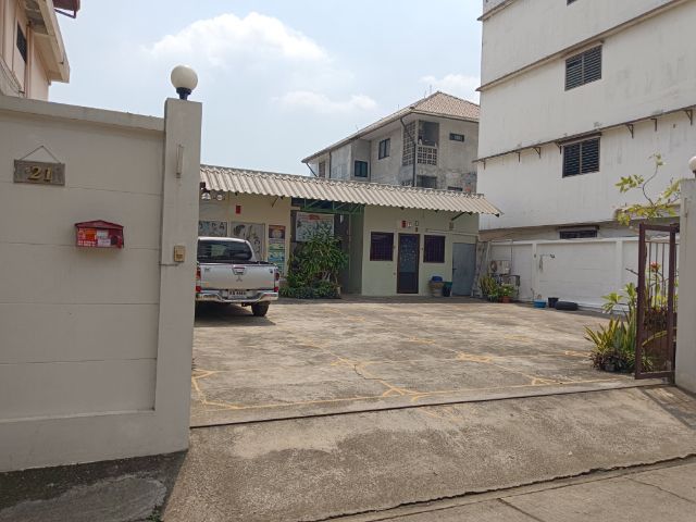 อื่นๆ มีบางส่วน 2014 ขายบ้าน และ ที่ดิน 65 ตรว. บางนา-ตราด 19 ถนนบางนา ตราด กทม พื้นที่กว้างขวาง มีห้องน้ำ2ห้อง พื้นที่สำหรับทำอาหาร ห้องนอน2ห้อง ทะลุได้2ฝั่ง
 รูปที่ 2