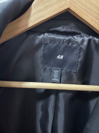 แจคเกตสีดำ H and M รูปที่ 3