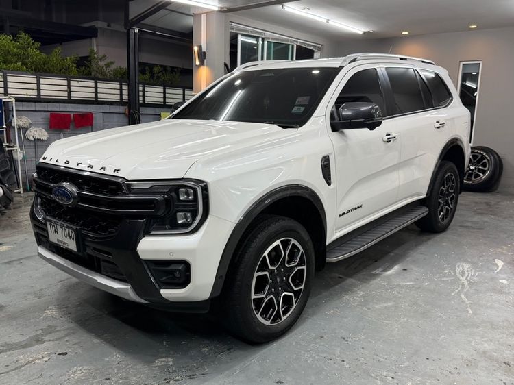 รถ Ford Everest 2.0 Bi-Turbo Wildtrak 4WD สี ขาว