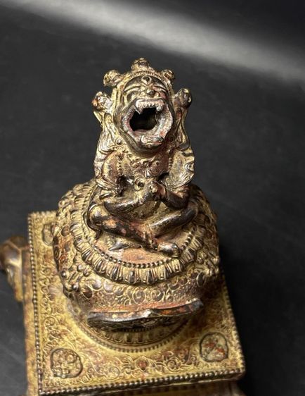 ✨หม้อปูรณฆฏะ หรือ หม้อกลัศ ซึ่งเป็นสัญลักษณ์ มงคลของความอุดมสมบูรณ์ในศิลปะอินเดีย