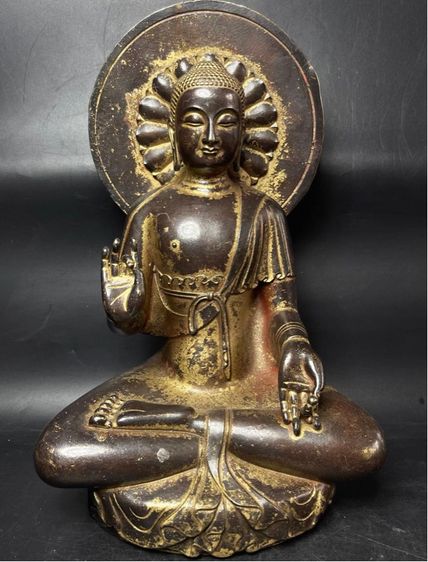 ✨พระพุทธรูปในภาพมีลักษณะทางศิลปะ