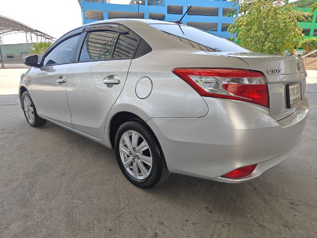 Toyota Vios 2015 1.5 E Sedan เบนซิน LPG เกียร์อัตโนมัติ บรอนซ์เงิน รูปที่ 4