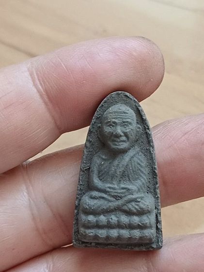 หลวงปู่ทวดเนื้อว่านรุ่นปลดหนี้ พศ 2539 รูปที่ 3