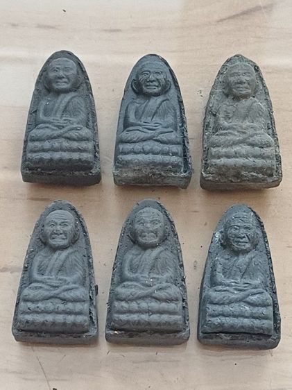 หลวงปู่ทวดเนื้อว่านรุ่นปลดหนี้ พศ 2539