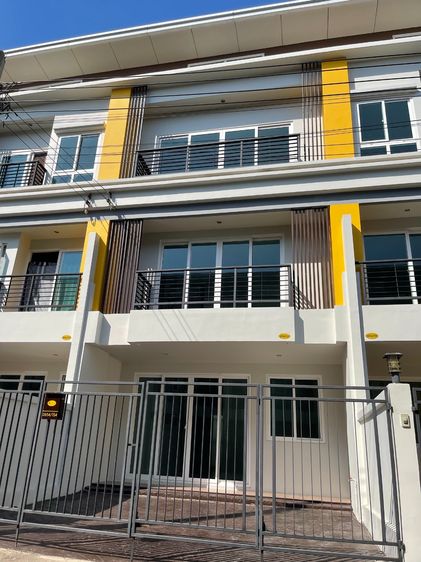 ตกแต่งครบ ให้เช่าหรือขายทาวน์โฮม 3 ชั้น (บ้านใหม่ บ้านใหญ่) โครงการสุวรรณภูมิทาวน์ หัวตะเข้ ซอยลาดกระบัง 54-3 ติดถนน ใกล้สนามบินสุวรรณภูมิ รูปที่ 3