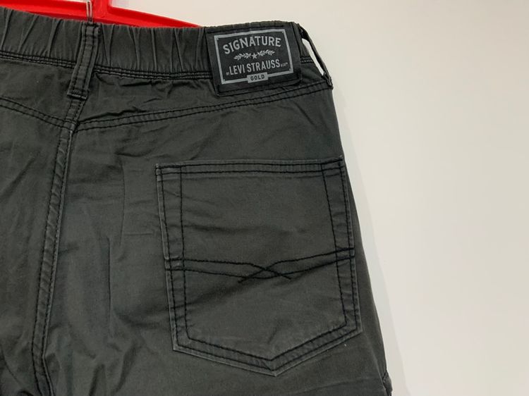 กางเกง SIGNATURE by LEVI แท้ 💯 size 74 cm เอวจริง 31-34 ใส่ได้ยาว 39 นิ้ว ปลายขา 7 นิ้ว สภาพดีสีเทา ดีเทลกระเป๋าข้างสวยยืดหยุ่นดีครับ รูปที่ 7