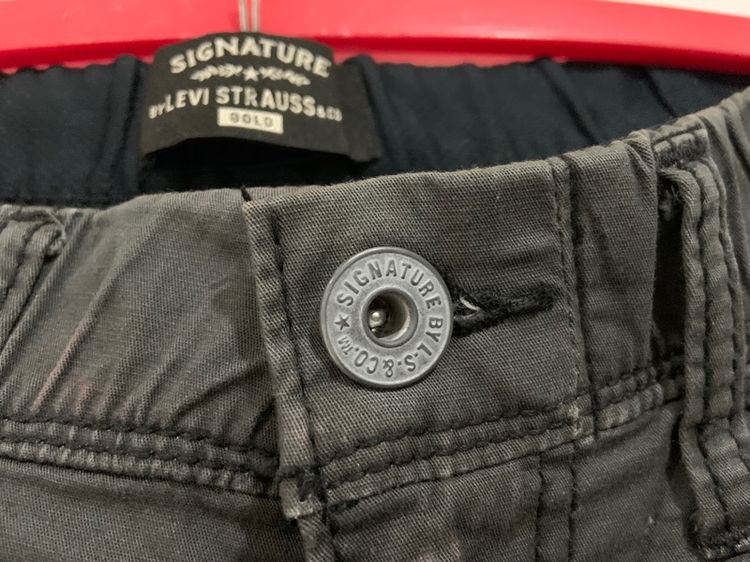 กางเกง SIGNATURE by LEVI แท้ 💯 size 74 cm เอวจริง 31-34 ใส่ได้ยาว 39 นิ้ว ปลายขา 7 นิ้ว สภาพดีสีเทา ดีเทลกระเป๋าข้างสวยยืดหยุ่นดีครับ รูปที่ 5