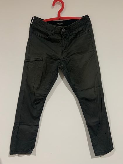 กางเกง SIGNATURE by LEVI แท้ 💯 size 74 cm เอวจริง 31-34 ใส่ได้ยาว 39 นิ้ว ปลายขา 7 นิ้ว สภาพดีสีเทา ดีเทลกระเป๋าข้างสวยยืดหยุ่นดีครับ