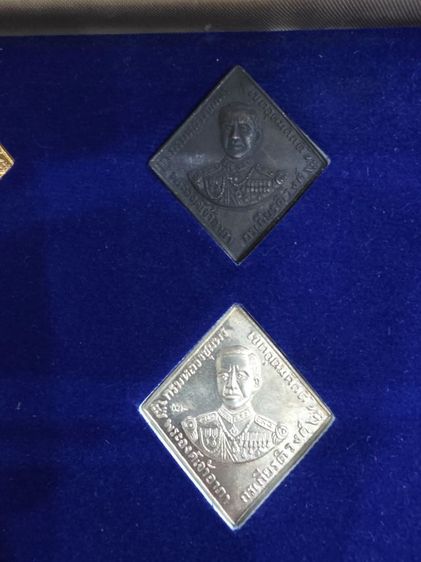 เหรียญ กรมหลวงชุมพร ที่ระรึก หลววปู่ทิม วัดระหารไร่ ระยอง ปี 2518 ชุดกรรมการ หายาก สุดๆครับ สร้างน้อย ขายตามสภาพยกชุด น่าสะสม พร้อมส่งครับ  รูปที่ 2