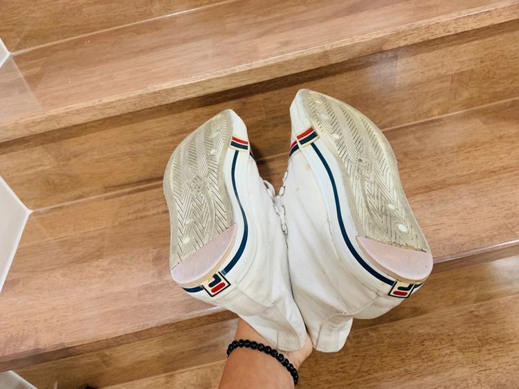 รองเท้า FILA เบอร์ 7 cm 25 คนเท้า 24.5-25.5 cm ใส่ได้ครับ สภาพดีมาก พื้นเต็ม ทรงสวย หายากน่าสะลมครับ รูปที่ 5