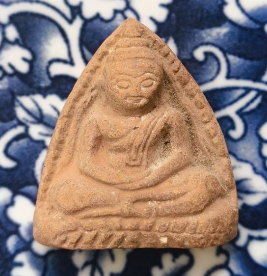 พระกรุเนื้อดินพิมพ์พระหลววพ่อโตวัดกระทิงเนื้อจัดค่ะ