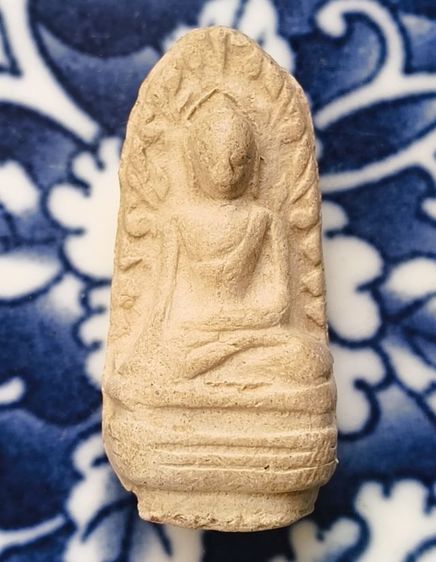 พระกรุเนื้อดินพิมพ์พระหลววพ่อโตวัดกระทิงเนื้อจัดค่ะ รูปที่ 15