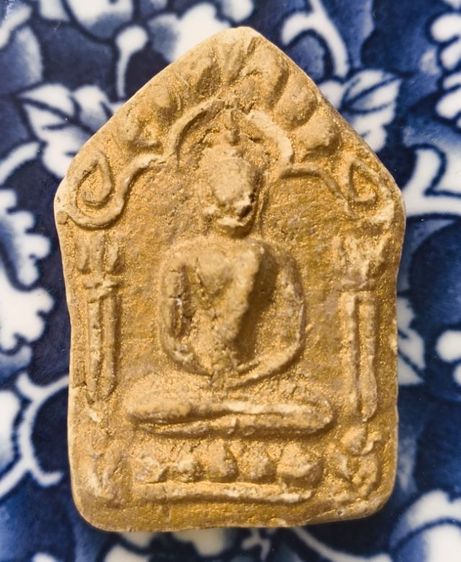 พระผงขุนแผนพรายกุมารหลวงปู่ทิมวัดระหารไร่ค่ะ