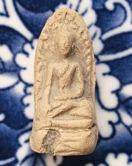 พระกรุเนื้อดินพิมพฺพระคงลำพูนค่ะ