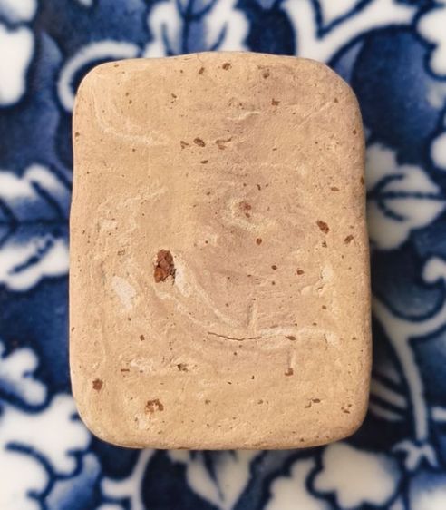 พระเนื้อดินหลวงพ่อปานวัดบางนมโคเนื้อเก่าค่ะ รูปที่ 2