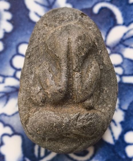 พระปิดตาหลวงปู่โต๊ะเนื้อเก่าค่ะ