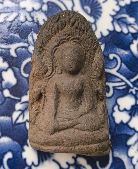 พระกรุพิมพ์พระขุนแผนไขผ่าซีดเนื้อดินเก่าค่ะ