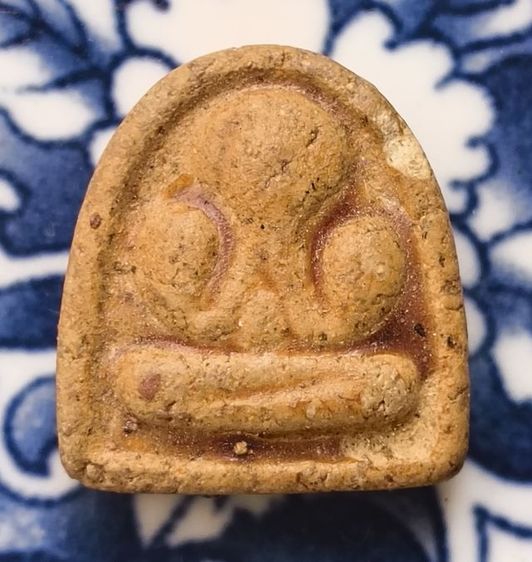 พระผงพิมพ์ปิดตาเนื้อผงคลุกรักเก่าค่ะ