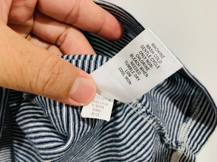 เสื้อ BANANA REPUBLIC แท้ 💯 size M ขนาด อก 20.5 ยาว 27.5 นิ้ว สภาพใหม่มาก ดีเทลสวย เนื้อผ้านิ่มมาก หายากน่าสะสมครับ รูปที่ 4