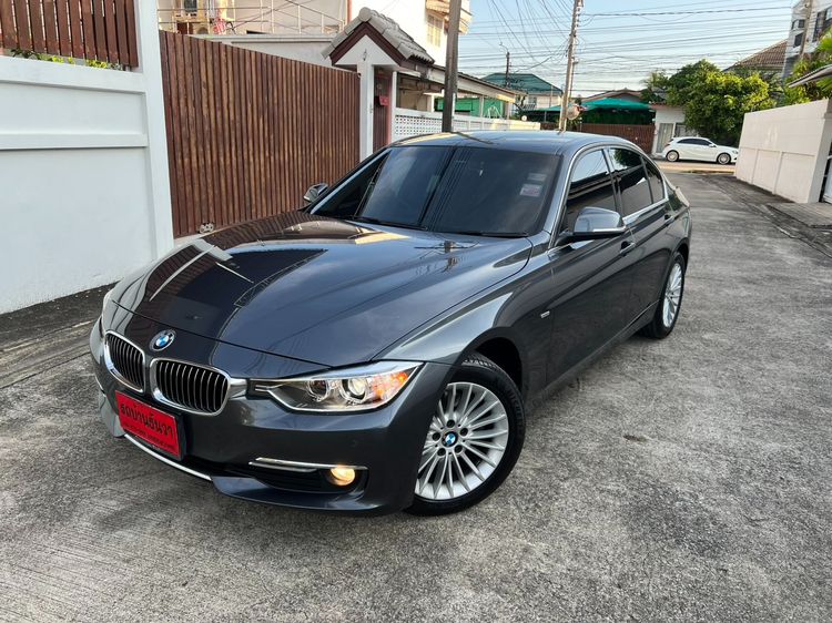 รถ BMW Series 3 320d สี เทา