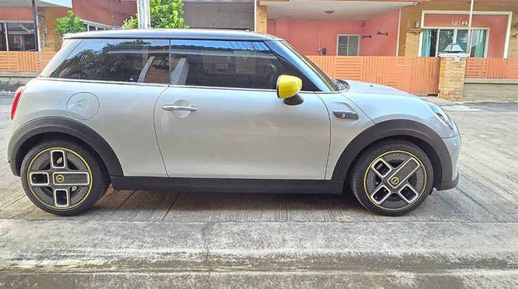 Mini Hatch Cooper 2023 SE Sedan ไฟฟ้า ไม่ติดแก๊ส เกียร์อัตโนมัติ เทา รูปที่ 2