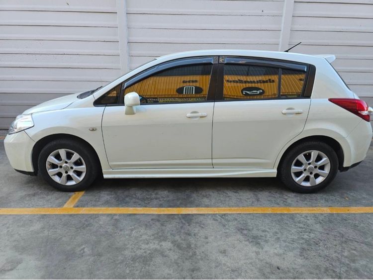 Nissan Tiida 2011 1.8 G Sedan เบนซิน ไม่ติดแก๊ส เกียร์อัตโนมัติ ขาว รูปที่ 3
