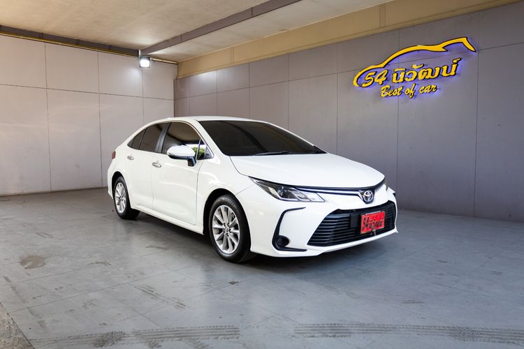 รถ Toyota Altis 1.6 G สี ขาว