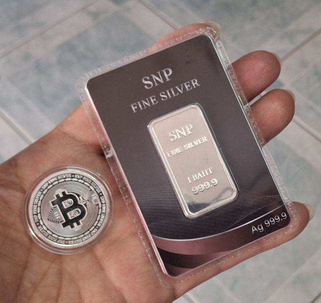 เงินแท่งแท้ จำนวน 2 ชิ้น น้ำหนักรวม 2 บาท