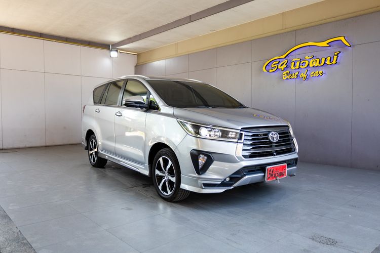 รถ Toyota Innova 2.8 Crysta Premium สี ขาว