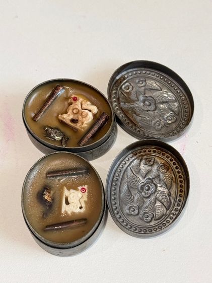 สีผึ้งหลวงพ่อเดิม ตลับคล้ายเงิน ตามรูป2ชุด 500บาท