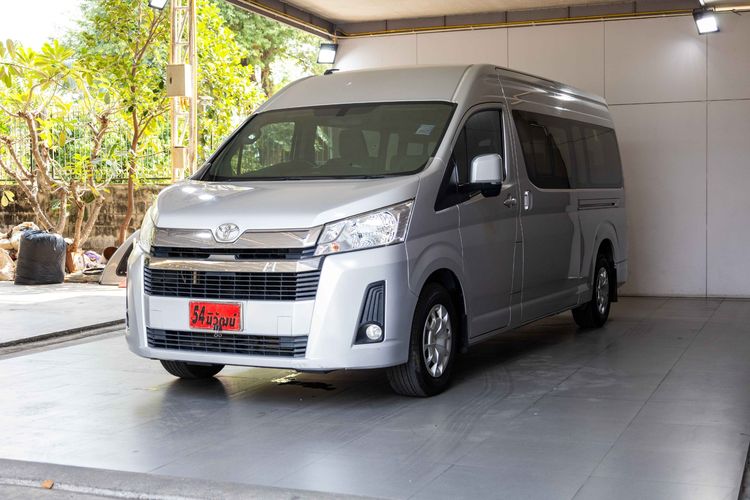 Toyota Commuter 2020 2.8 Van ดีเซล ไม่ติดแก๊ส เกียร์ธรรมดา เงิน รูปที่ 3