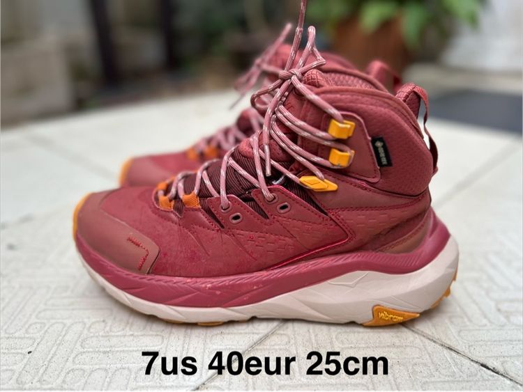 รองเท้า hoka