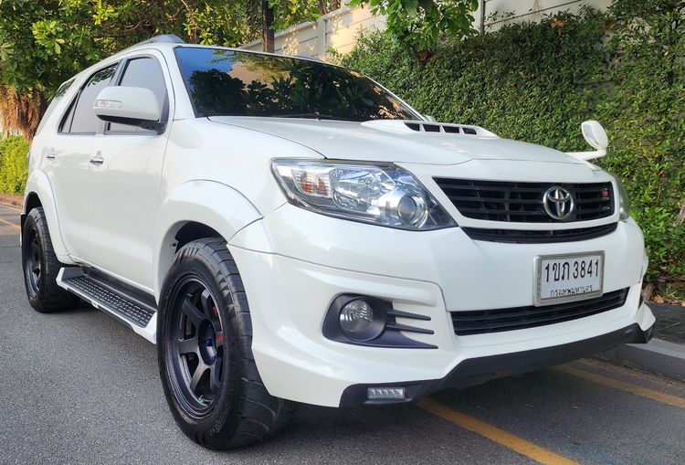 รถ Toyota Fortuner 2.5 G VNT 2WD Champ Midnight Shine สี ขาว