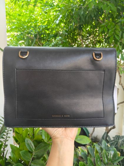 กระเป๋า Charles Keith สีดำ อะไหล่ทอง มือสอง ห้อยป้าย ใหม่มาก ส่งฟรี รูปที่ 9
