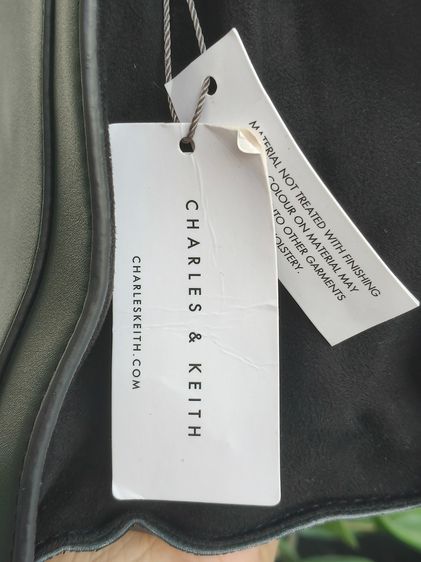 กระเป๋า Charles Keith สีดำ อะไหล่ทอง มือสอง ห้อยป้าย ใหม่มาก ส่งฟรี รูปที่ 6
