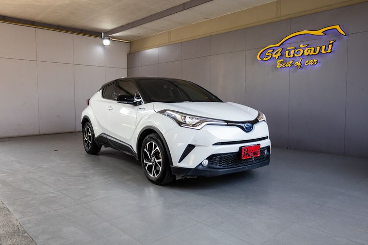 รถ Toyota C-HR 1.8 Hybrid Premium Safety สี ขาว